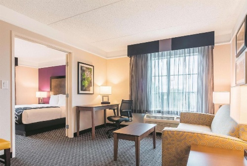 La Quinta Inn & Suites by Wyndham Shreveport Airport image 12