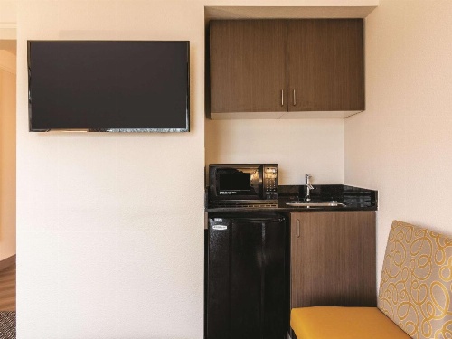 La Quinta Inn & Suites by Wyndham Shreveport Airport image 14