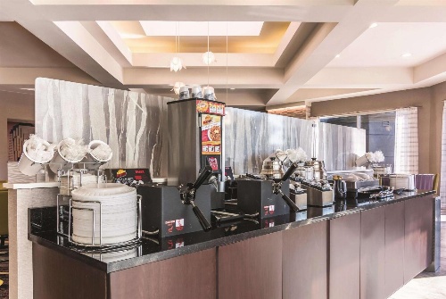 La Quinta Inn & Suites by Wyndham Shreveport Airport image 3