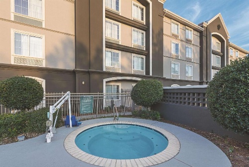 La Quinta Inn & Suites by Wyndham Shreveport Airport image 33
