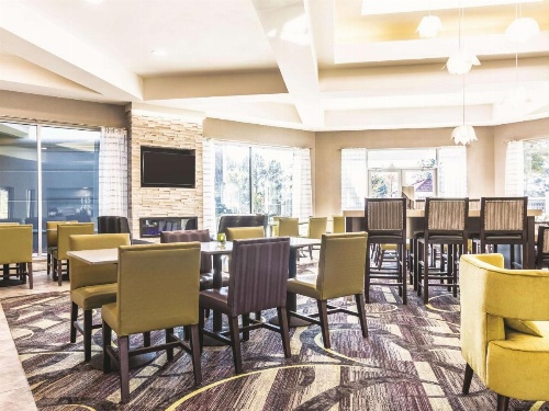 La Quinta Inn & Suites by Wyndham Shreveport Airport image 5